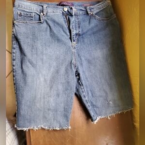 Gloria Vanderbilt Jean Shorts Size 16
